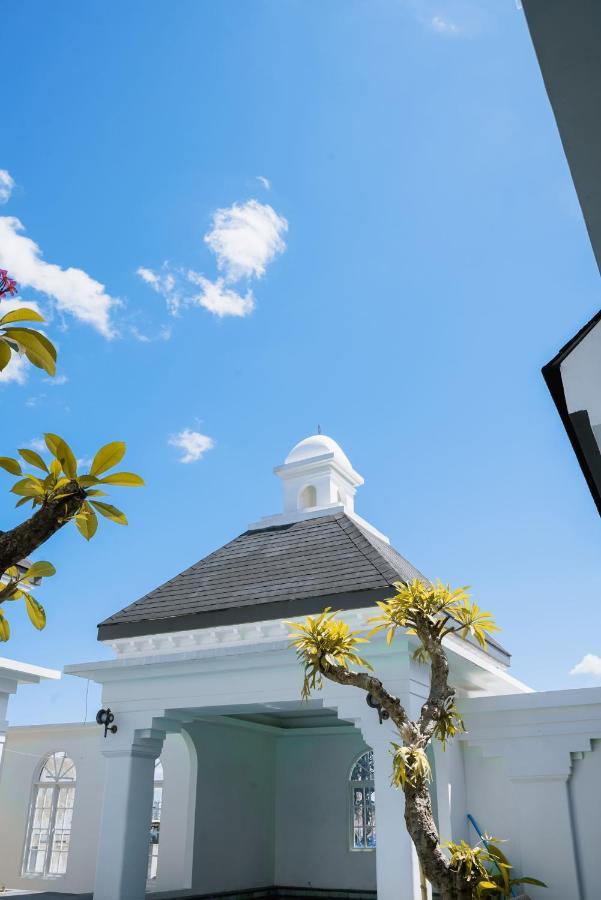 Mahalaya The Legacy Hotel スラカルタ エクステリア 写真