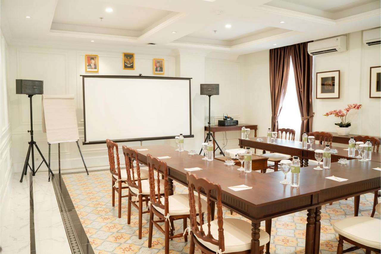 Mahalaya The Legacy Hotel スラカルタ エクステリア 写真
