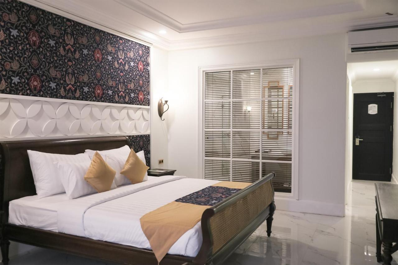 Mahalaya The Legacy Hotel スラカルタ エクステリア 写真