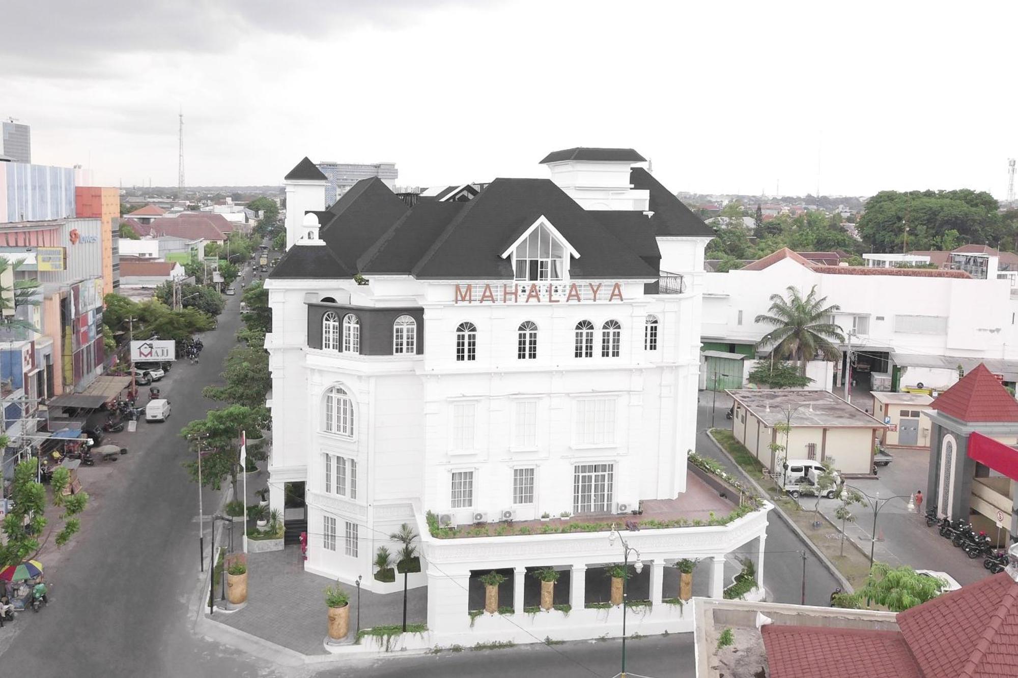 Mahalaya The Legacy Hotel スラカルタ エクステリア 写真