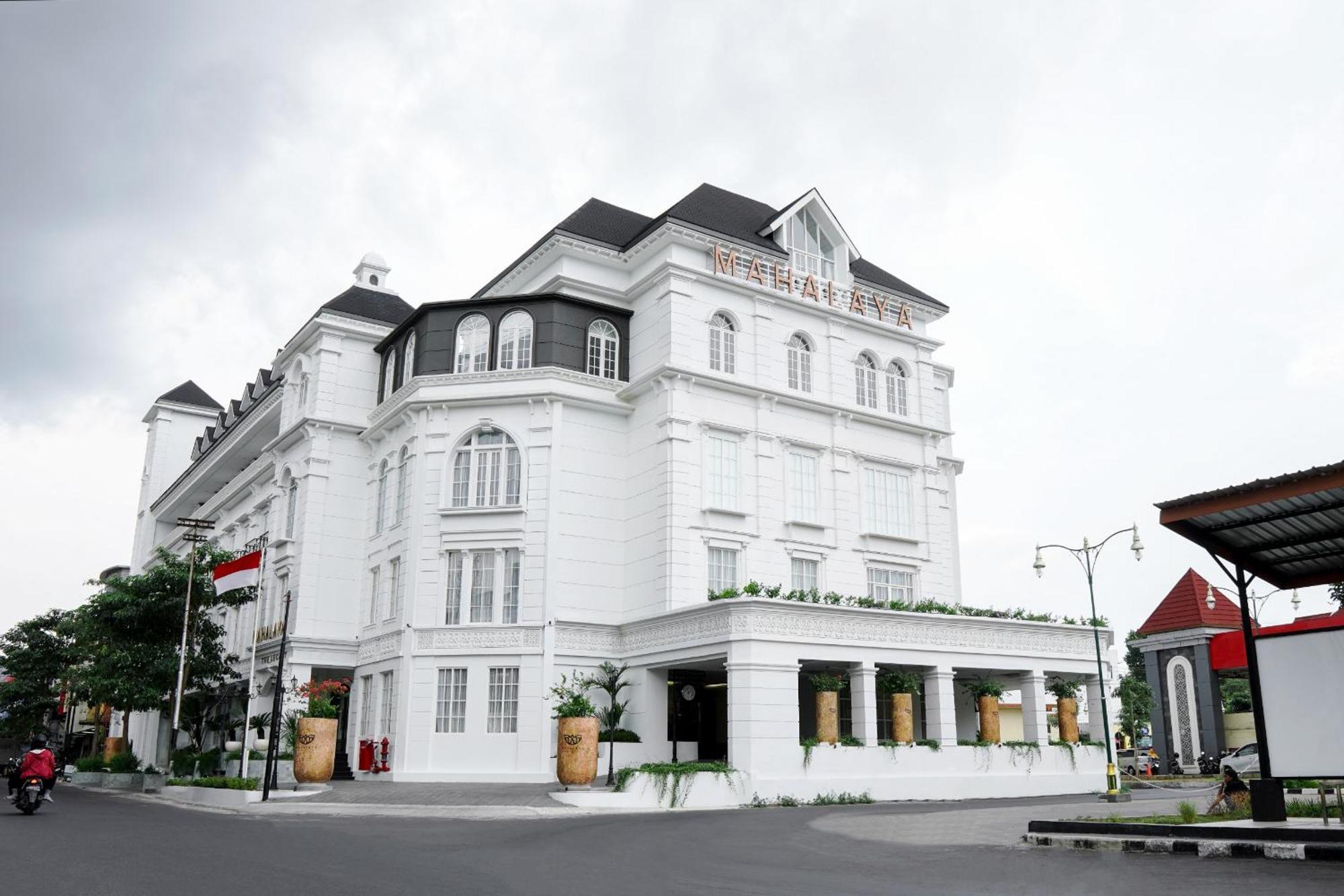 Mahalaya The Legacy Hotel スラカルタ エクステリア 写真