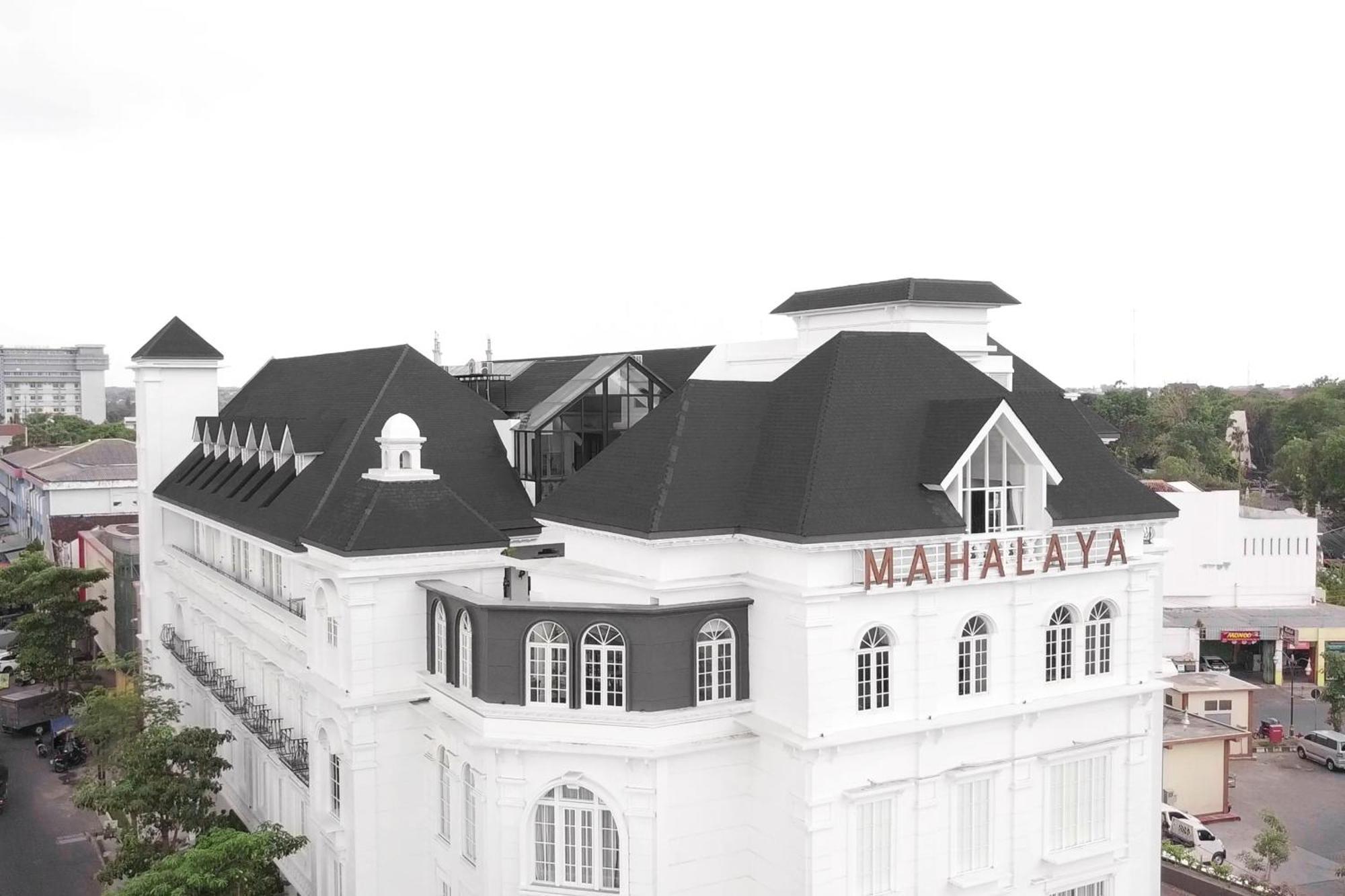 Mahalaya The Legacy Hotel スラカルタ エクステリア 写真